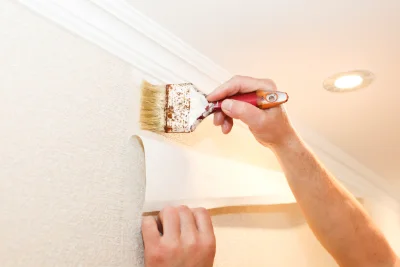 Pose de papier peint à Malbo — revêtements muraux et toiles de verre